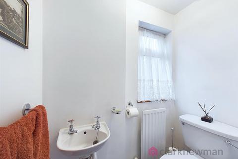 105 Fir Park, Harlow, CM19 4JT