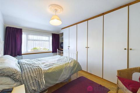 105 Fir Park, Harlow, CM19 4JT