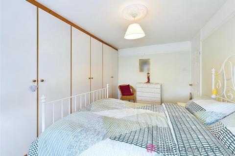 105 Fir Park, Harlow, CM19 4JT