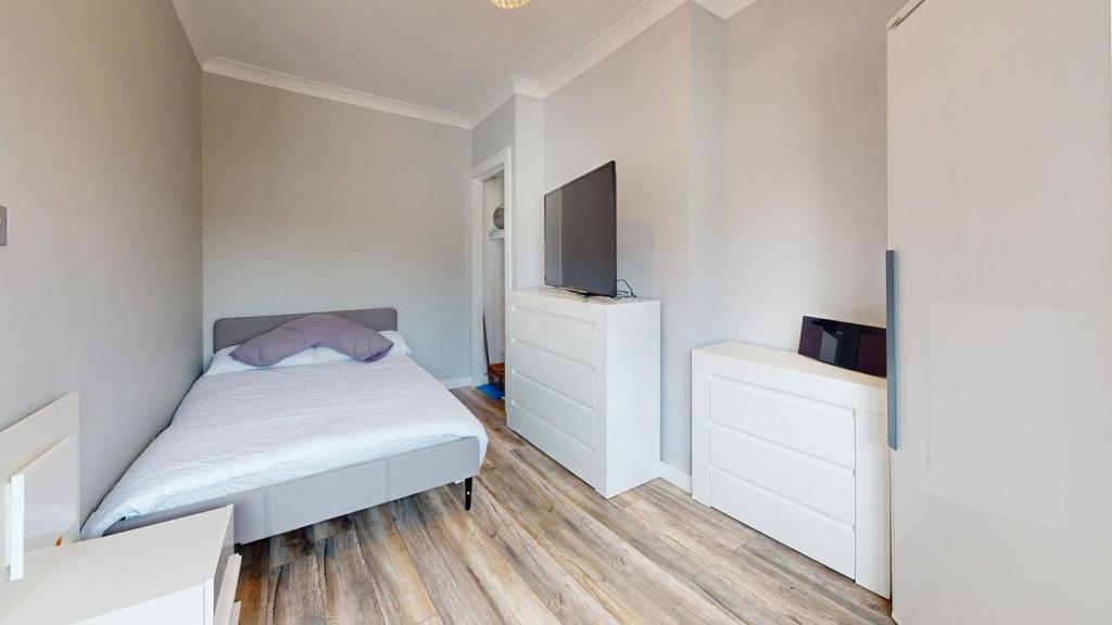 1-Bush-Crescent-Bedroom 2.jpg