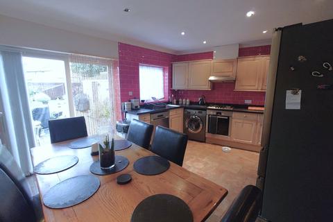 3 bedroom semi-detached house for sale, Park Lane, Hayes, Greater London, UB4