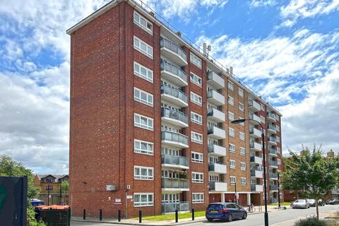 2 bedroom terraced house to rent, Barclay Close, Cassidy Road, London, SW6