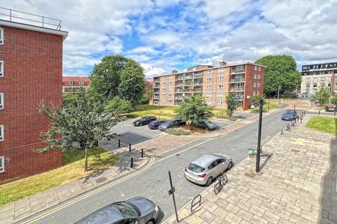 2 bedroom terraced house to rent, Barclay Close, Cassidy Road, London, SW6