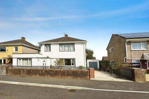 4 bedroom semi-detached house for sale, Heol Fach, Bridgend CF33