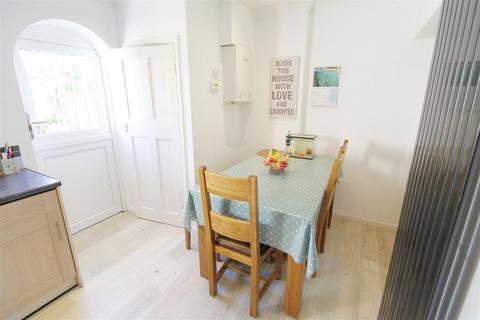 40 Caillard Road, Byfleet, West Byfleet, KT14 7JB