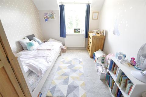 40 Caillard Road, Byfleet, West Byfleet, KT14 7JB