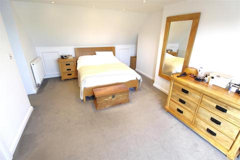40 Caillard Road, Byfleet, West Byfleet, KT14 7JB