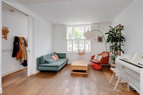 4 bedroom house for sale, Hadley Street, Camden, London