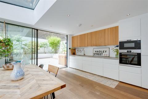 4 bedroom house for sale, Hadley Street, Camden, London