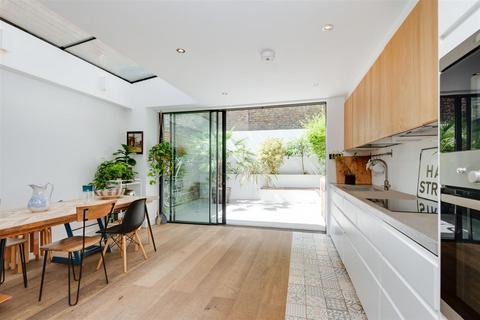 4 bedroom house for sale, Hadley Street, Camden, London