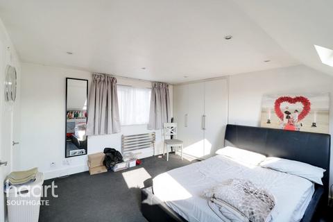 4 bedroom end of terrace house for sale, Bexhill Road, London