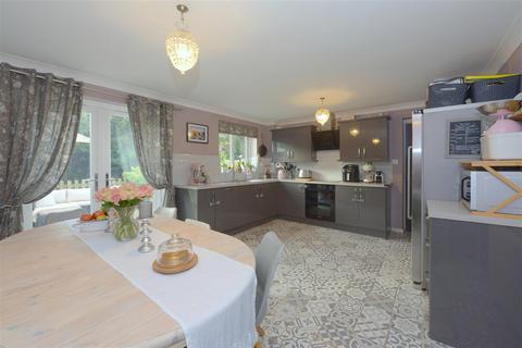 5 bedroom detached house for sale, Dunning Close, Ruyton XI Towns, Shrewsbury