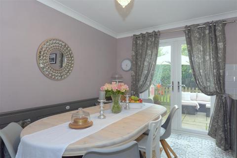 4 bedroom detached house for sale, Dunning Close, Ruyton XI Towns, Shrewsbury