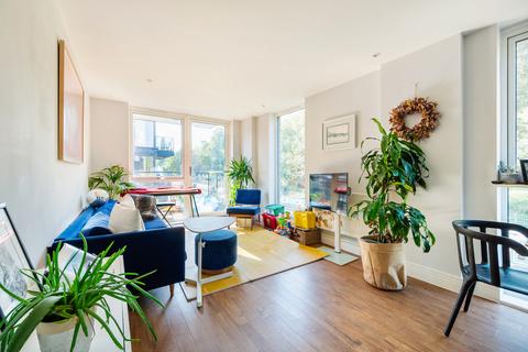 2 bedroom apartment for sale, Gunmakers Lane, London, E3