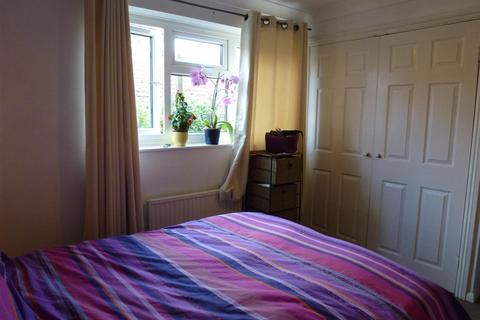 1 bedroom flat to rent, The Street, Ickham