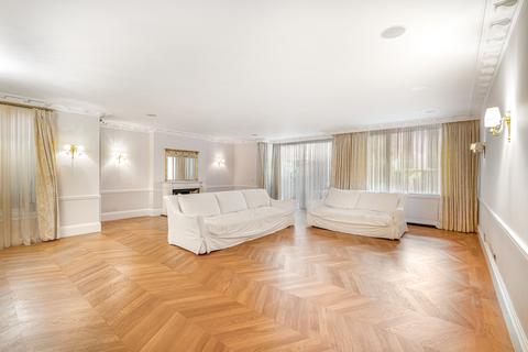 3 bedroom flat for sale, Montrose Place, London SW1X