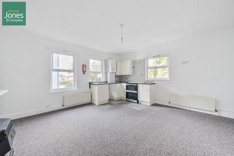 1 bedroom flat to rent, South Terrace, Littlehampton, West Sussex, BN17