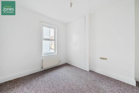 1 bedroom flat to rent, South Terrace, Littlehampton, West Sussex, BN17