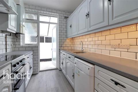 3 bedroom detached house to rent, Kelston Road - Barkingside - IG6