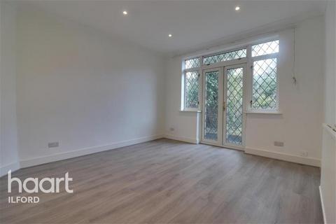 3 bedroom detached house to rent, Kelston Road - Barkingside - IG6