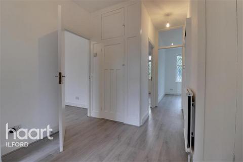 3 bedroom detached house to rent, Kelston Road - Barkingside - IG6