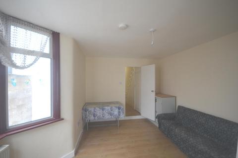 1 bedroom flat to rent, Lucas Avenue, E13 0QP