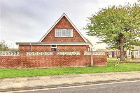 2 bedroom bungalow to rent, Helmsley Lawn, Redcar