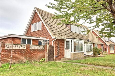 2 bedroom bungalow to rent, Helmsley Lawn, Redcar