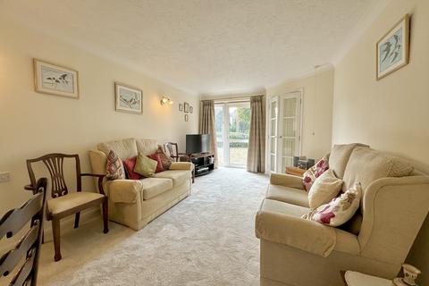 1 bedroom apartment for sale, Station Road, Thorpe Bay, Essex, SS1