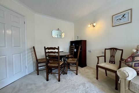 1 bedroom apartment for sale, Station Road, Thorpe Bay, Essex, SS1