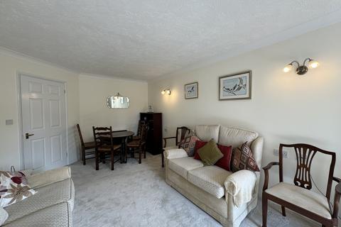 1 bedroom apartment for sale, Station Road, Thorpe Bay, Essex, SS1