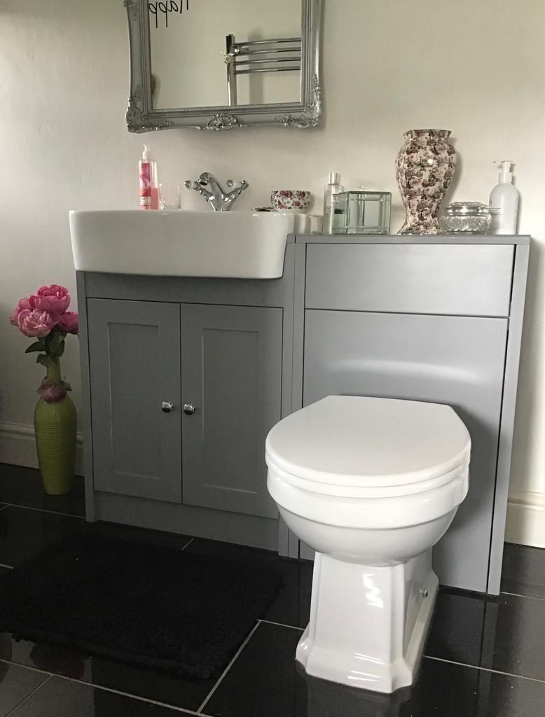 Bathroom (fourth image)
