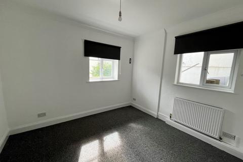 3 bedroom flat to rent, Buckingham Road, Central