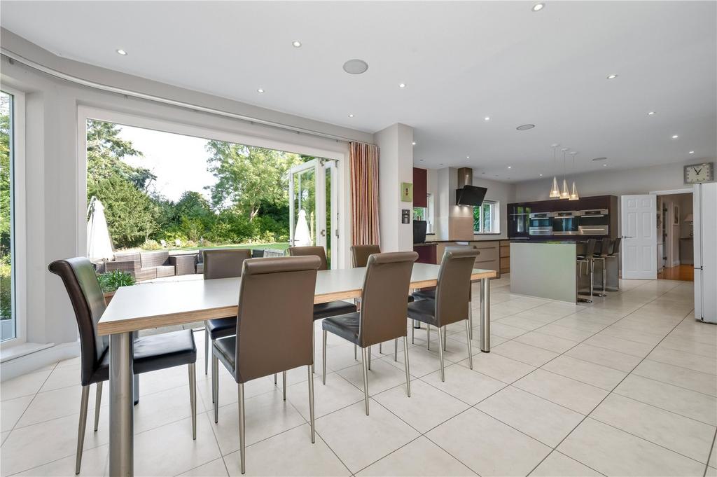 Kitchen/B'fast Room