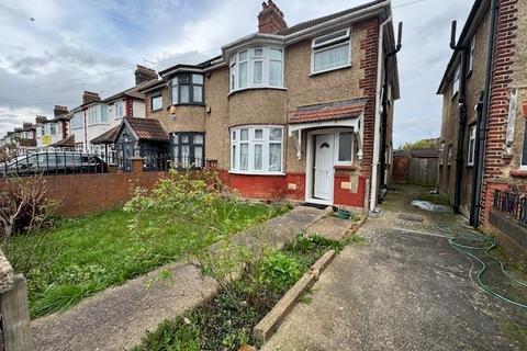 3 bedroom terraced house to rent, Hounslow, TW5