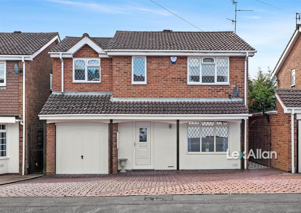 Finsbury Drive Brierley Hill 2.jpg