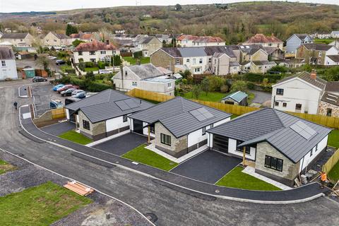 3 bedroom detached bungalow for sale, Golwg y Garreg, Betws, Ammanford