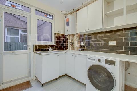 4 bedroom house to rent, Mora Road, London, NW2