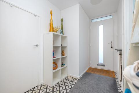 4 Forest Close, Horsham, RH12 4PB