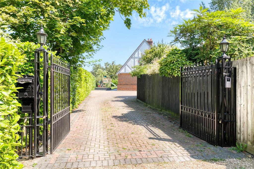 Foxley Lane, Binfield, Bracknell... 5 bed detached house for sale £