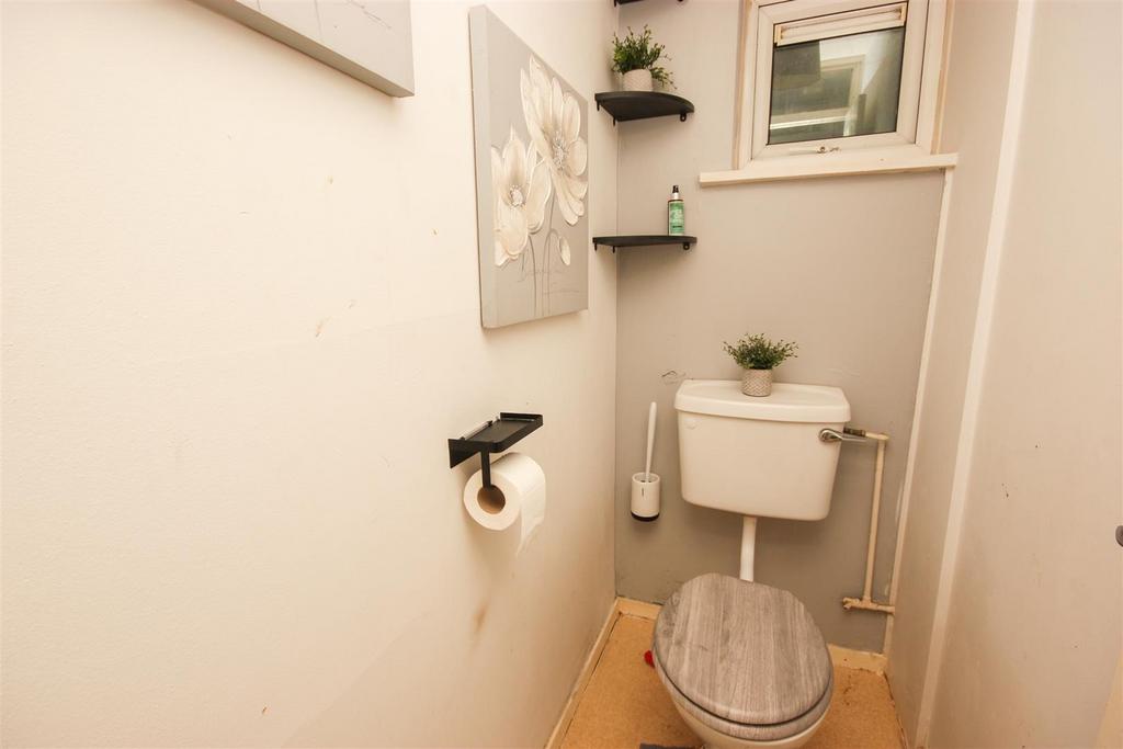 Toilet.jpg