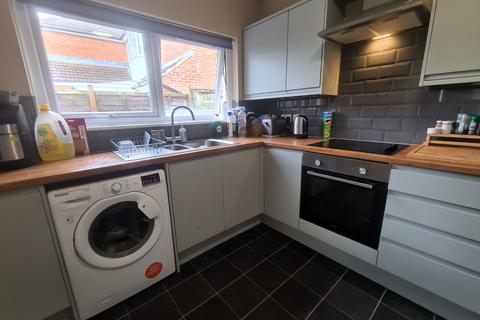 3 bedroom semi-detached house to rent, Bellemoor Road, Southampton SO15