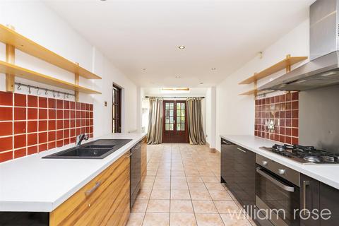 5 bedroom semi-detached house to rent, Higham Road, Woodford Green IG8