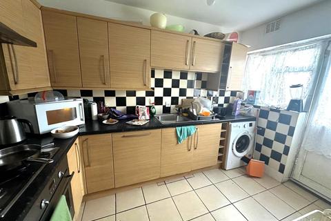 37 Ensign Way, Stanwell, Staines, TW19 7RE