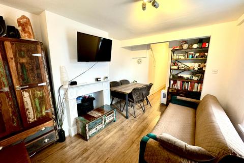 2 bedroom ground floor flat for sale, Cantwell Road, Shooters Hill, London, SE18 3LN