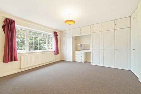 3 bedroom detached house to rent, Brainton Avenue, Feltham TW14