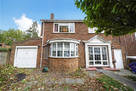 3 bedroom detached house to rent, Brainton Avenue, Feltham TW14