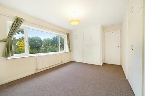 3 bedroom detached house to rent, Brainton Avenue, Feltham TW14