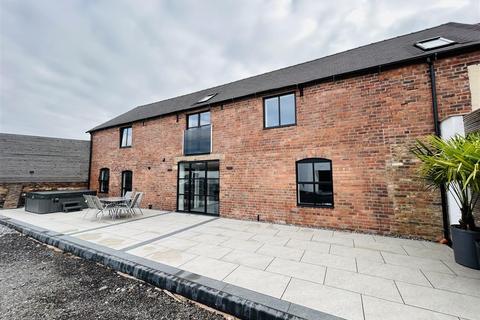 2 bedroom barn conversion to rent, The Barn, Shaw Lane, Albrighton