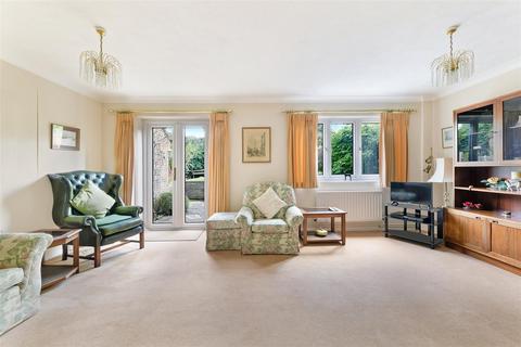 4 bedroom detached house for sale, Osier Way, Banstead